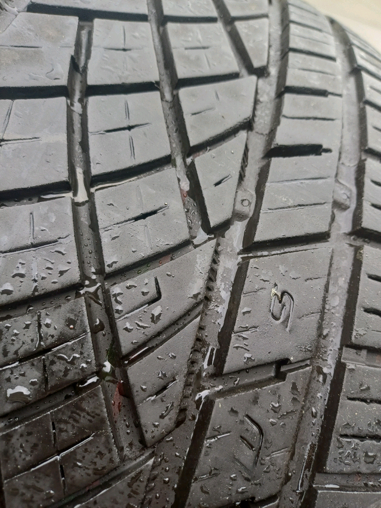 245 35 20 콘티넨탈 익스트림 콘택트 2본 판매합니다. 이미지