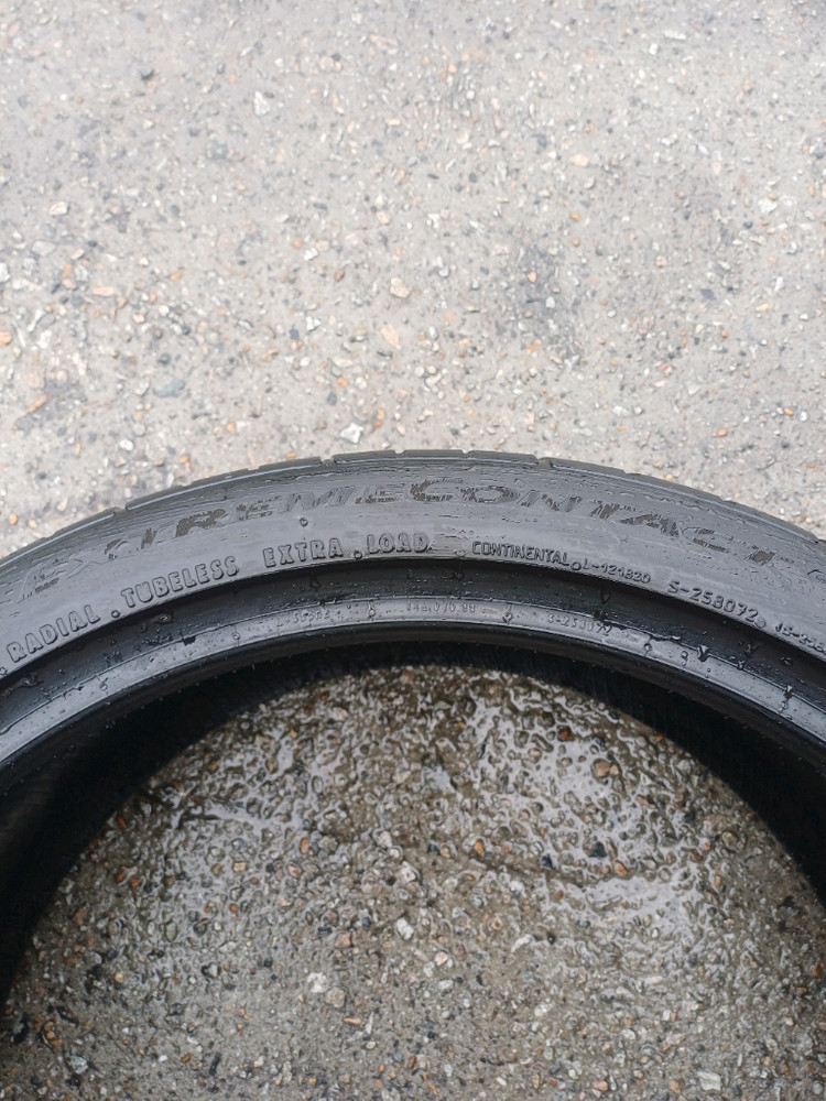 245 35 20 콘티넨탈 익스트림 콘택트 2본 판매합니다. 이미지
