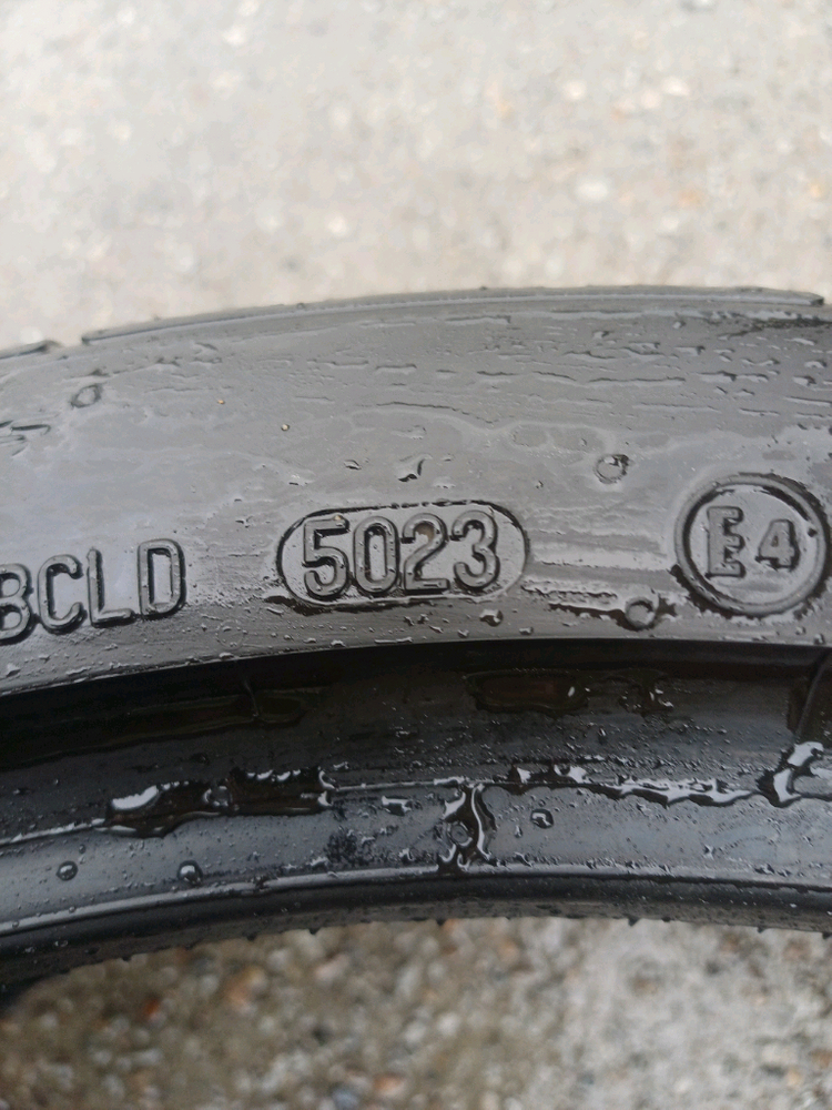 245 35 20 콘티넨탈 익스트림 콘택트 2본 판매합니다. 이미지