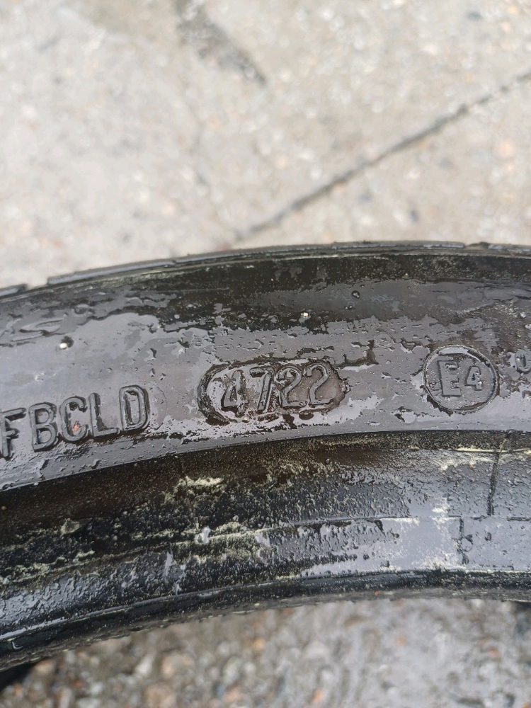 245 35 20 콘티넨탈 익스트림 콘택트 2본 판매합니다. 이미지