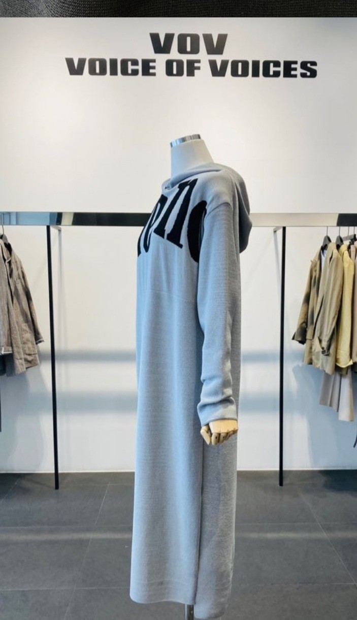 [새상품]보브(VOV) 레터링 후드 니트 롱원피스 새상품이에요~~ 이미지