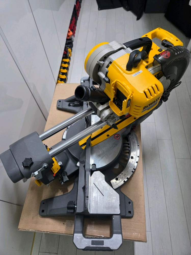 디월트 DCS361 DCS727 무선 슬라이딩 각도절단기 마끼다 정품 테이블쏘 12인치 탁상윈형톱 LH1201FL 이미지