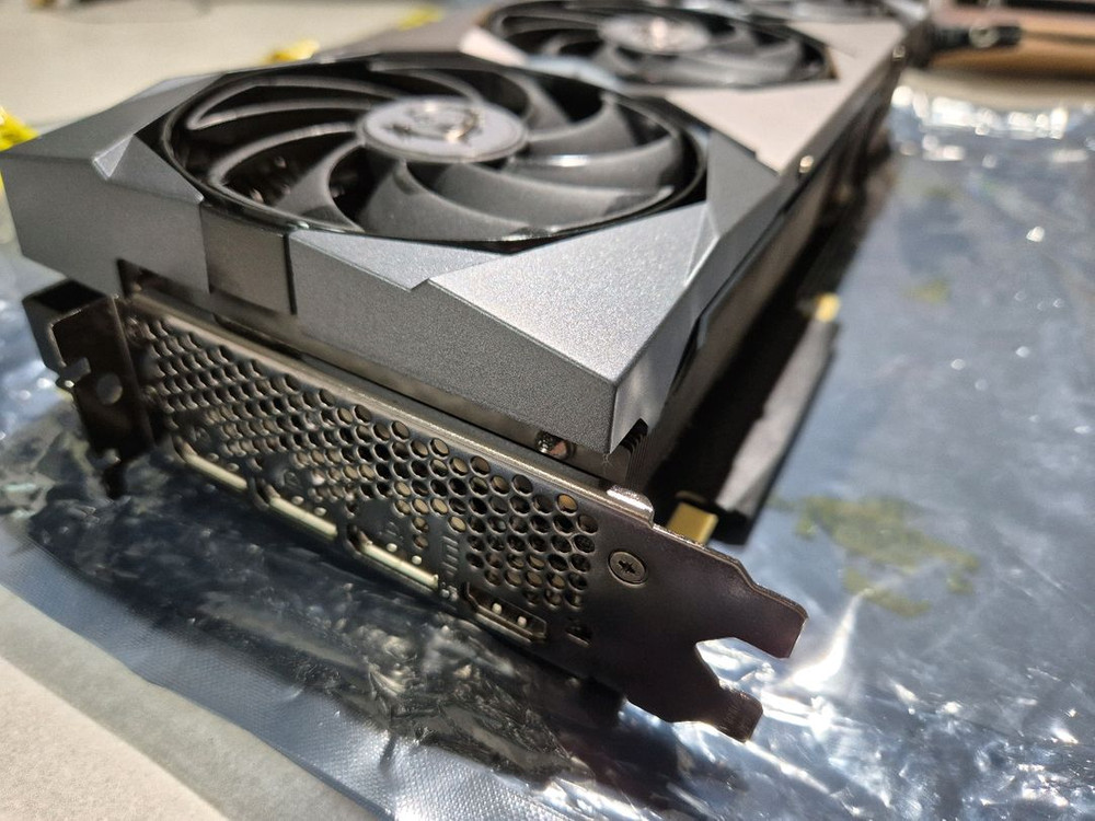 MSI 지포스 RTX 3070Ti 슈프림 X RTX3070Ti 이미지