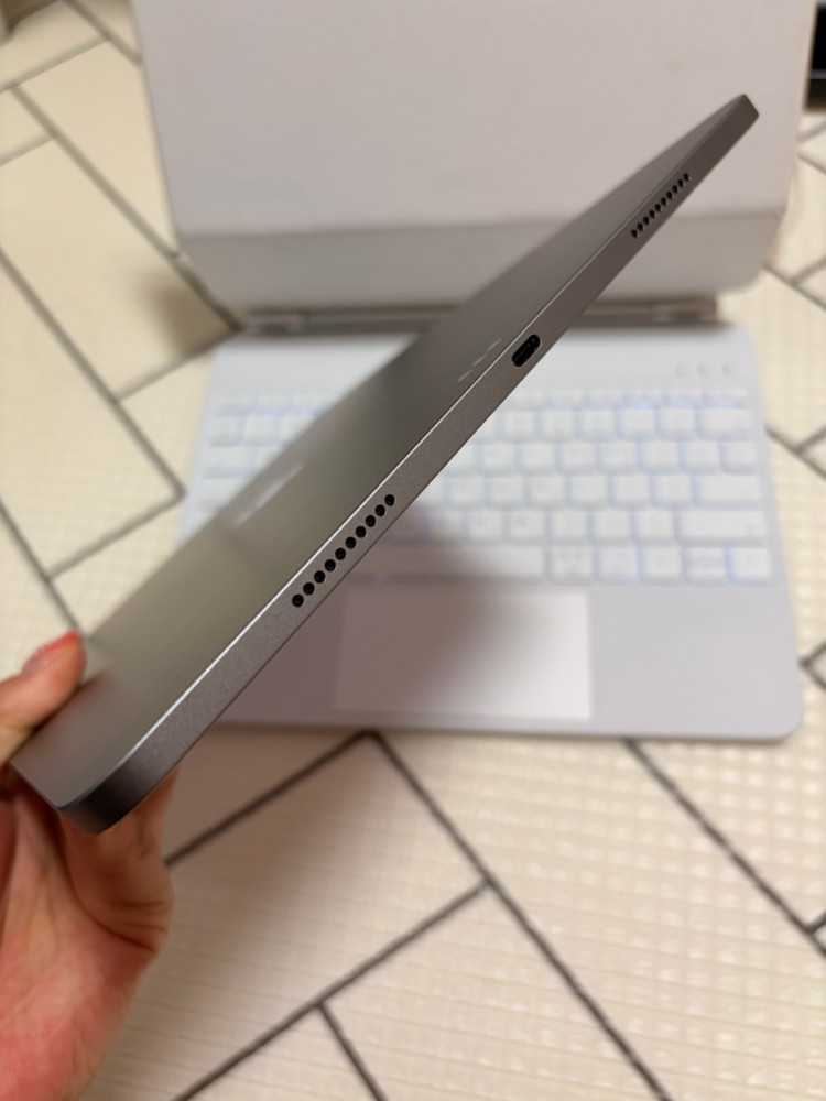 아이패드 프로 6세대 12.9 m2 128기가 스그 와이파이+애펜+키보드 이미지