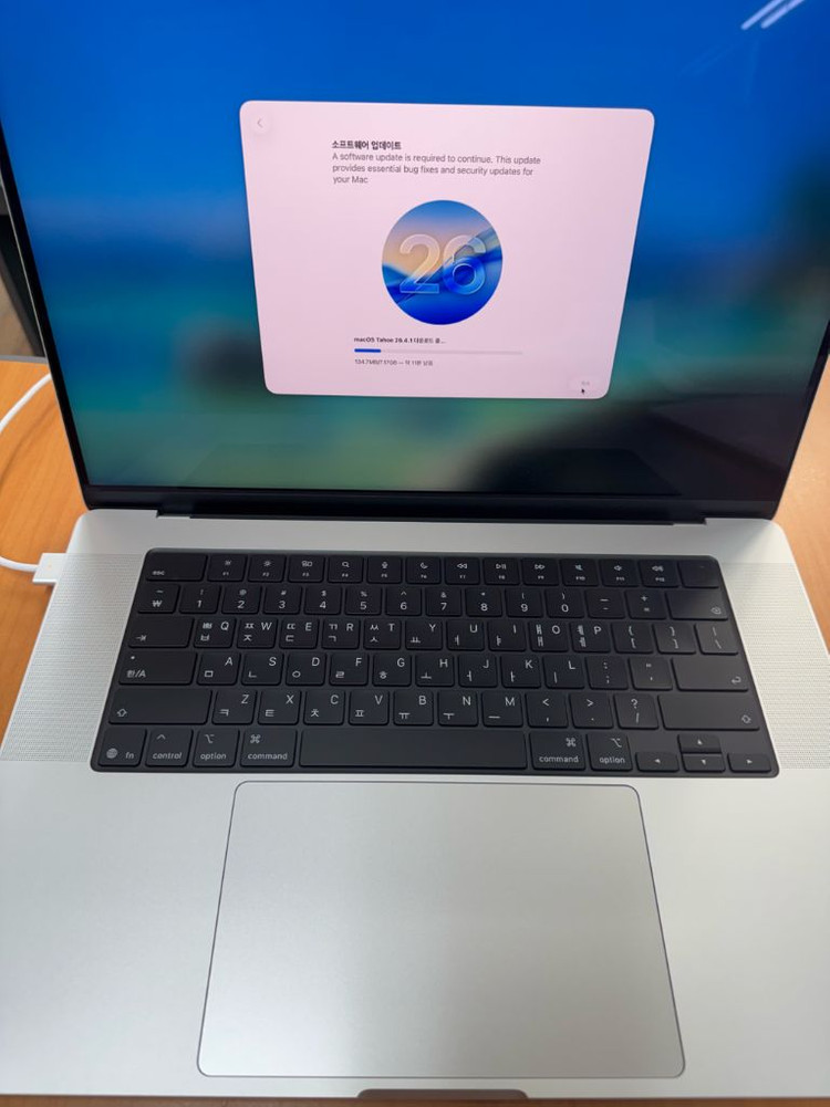 맥북프로16 실버 M5 MAX 18코어 CPU, 40코어 GPU 애플케어플러스 3년 이미지