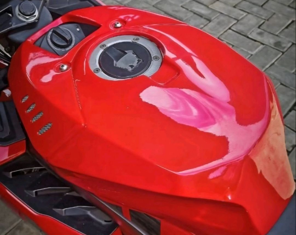 스즈키 gsxr125 탱크커버!! 이미지