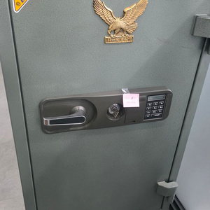 이글 ES-100 디지털 금고 팝니다 이미지
