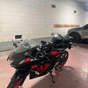 [급처분] 21년식 gsx-r 125 판매 이미지
