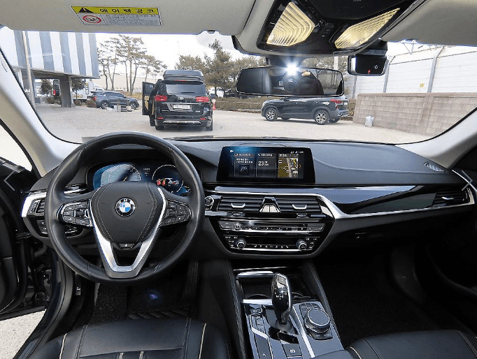 19년 BMW 5시리즈(7세대)520i럭셔리(완전무사고,차키2개,타이어80%,내외관상태좋음,병적관리,시운전가능) 이미지