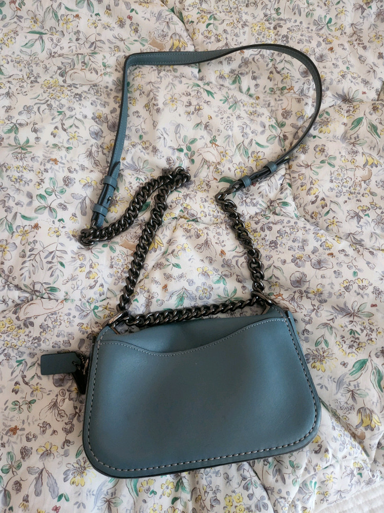 코치 크로스백 이미지