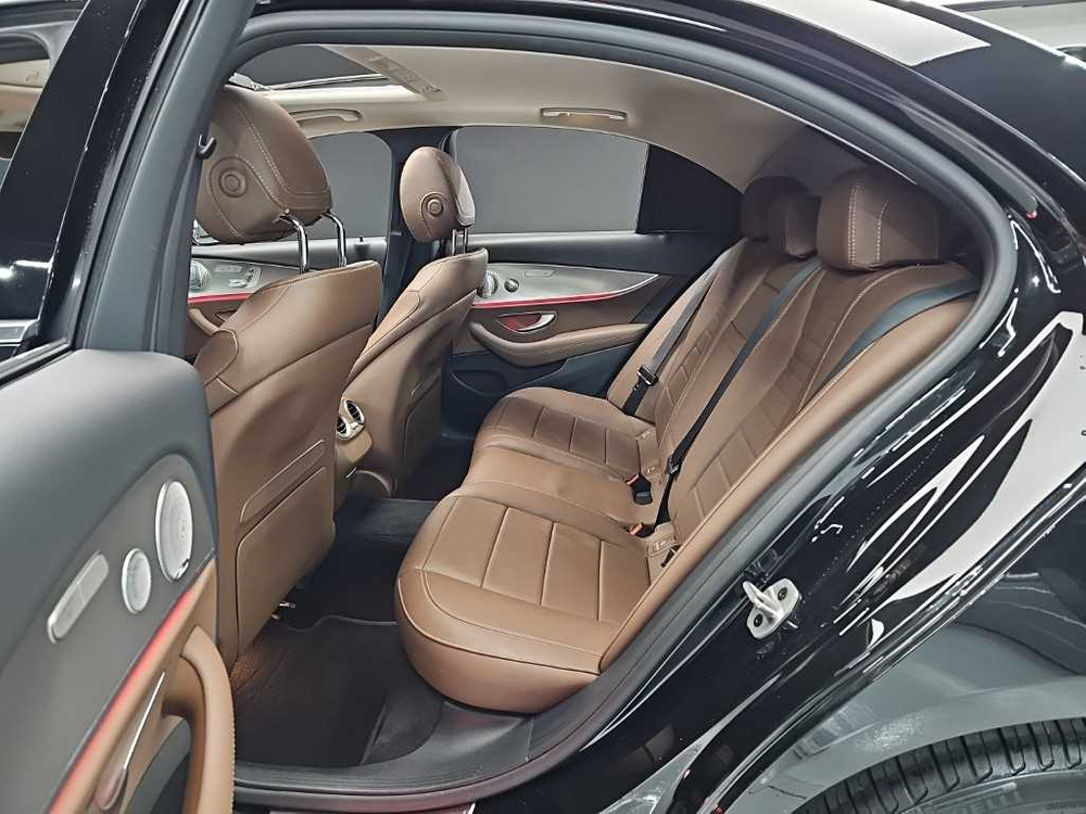20년 벤츠 E클래스(5세대)E300 4매틱 AMG라인(무사고,1인신조,타이어90%,브라운시트,키2개,,시운전가능) 이미지