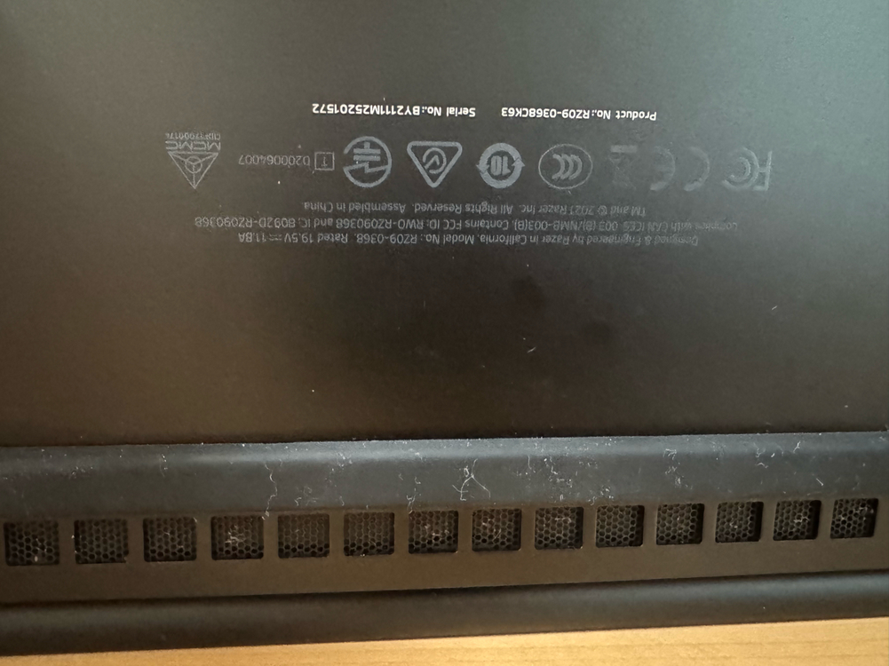 레이저 블레이드 rtx 3080 17인치 노트북 이미지