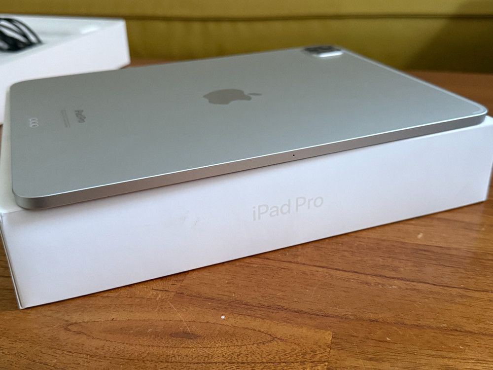 아이패드 프로 11인치 4세대 M2 128GB 89% A급 wifi 실버 풀박스 판매 이미지