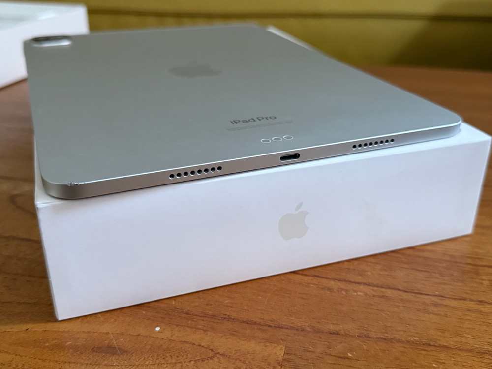 아이패드 프로 11인치 4세대 M2 128GB 89% A급 wifi 실버 풀박스 판매 이미지