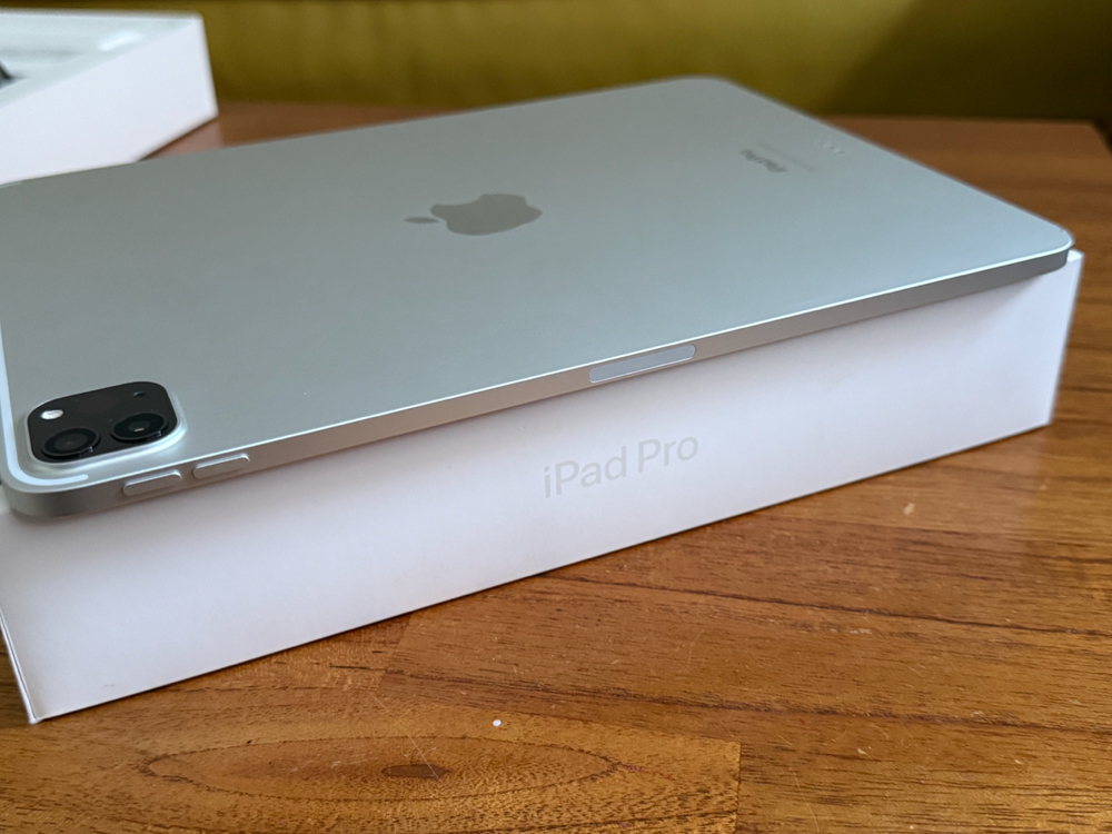 아이패드 프로 11인치 4세대 M2 128GB 89% A급 wifi 실버 풀박스 판매 이미지