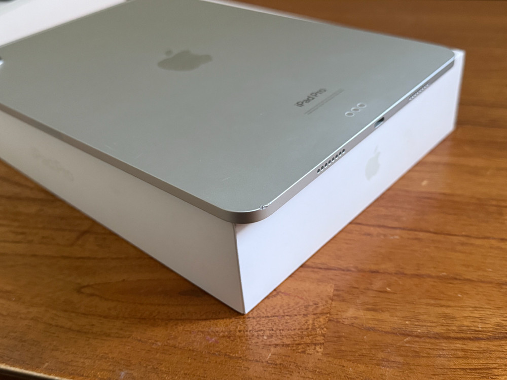 아이패드 프로 11인치 4세대 M2 128GB 89% A급 wifi 실버 풀박스 판매 이미지