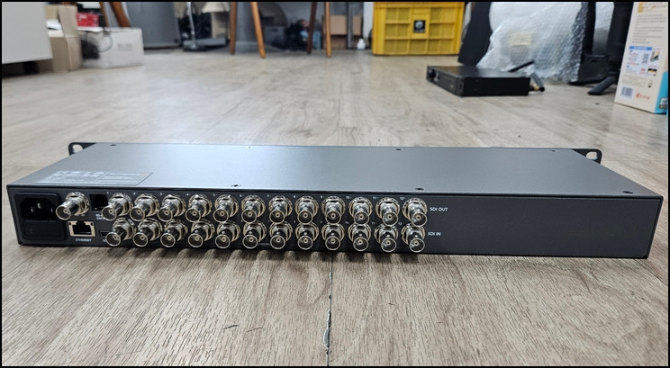 중고 블랙매직 스마트 비디오허브 클린스위치 12x12 (Smart Videohub CleanSwitch) 이미지