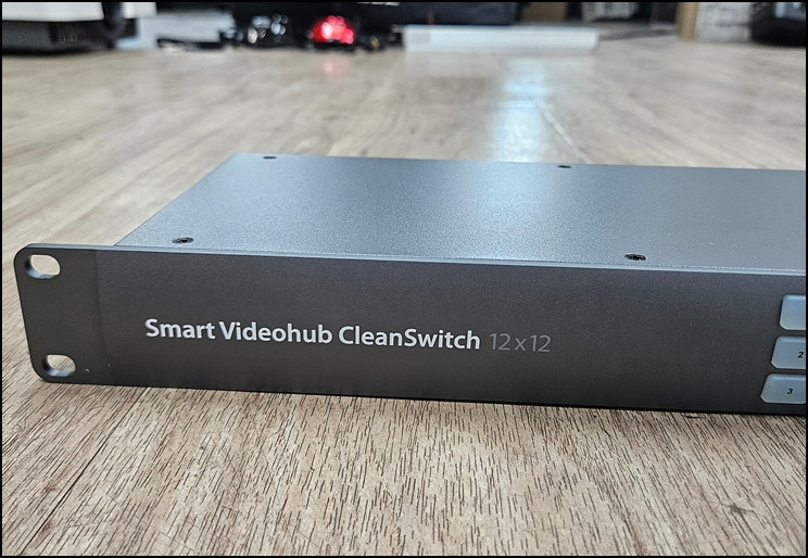 중고 블랙매직 스마트 비디오허브 클린스위치 12x12 (Smart Videohub CleanSwitch) 이미지