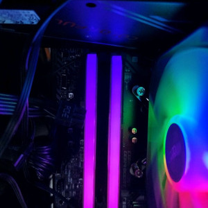 삼성전자 DDR4 2666mhz 8GB 램 2개 RGB 방열판 포함.- 전주시 이미지
