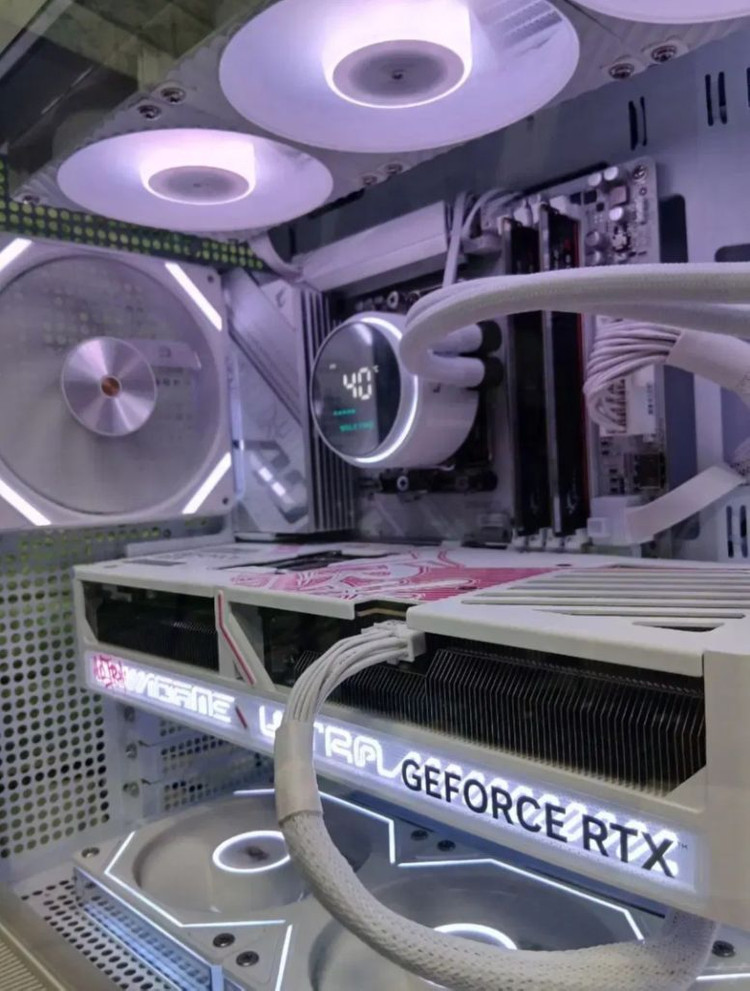 9800X3D & RTX5070TI 게이밍 컴퓨터 화이트 감성 고성능 이미지