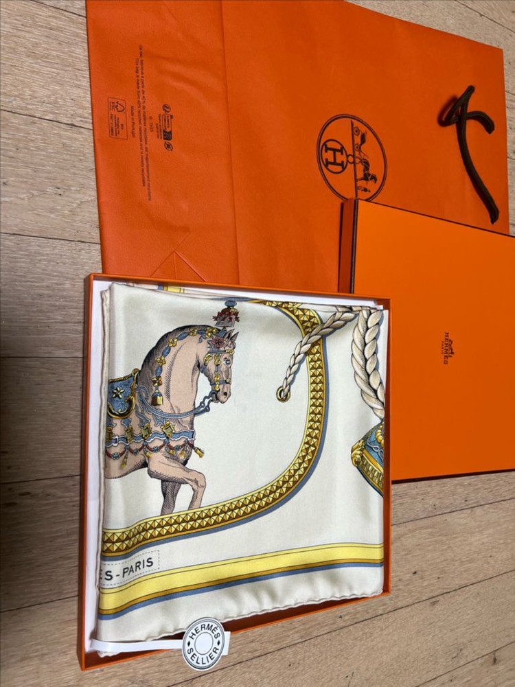 에르메스 포에버 스카프 까레 90x90 hermes 이미지