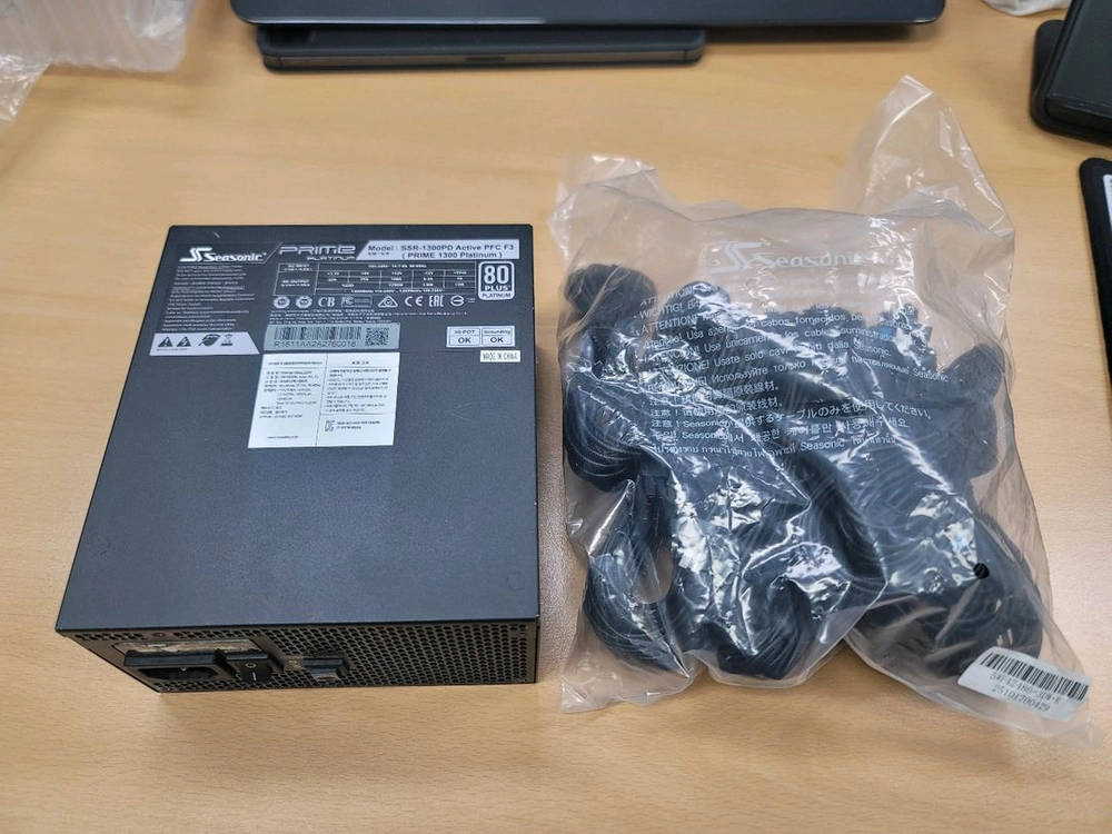 시소닉 1300W 80PLUS 플래티넘 파워서플라이 - 안심되는 중고거래