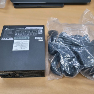 시소닉 1300W 80PLUS 플래티넘 파워서플라이 이미지
