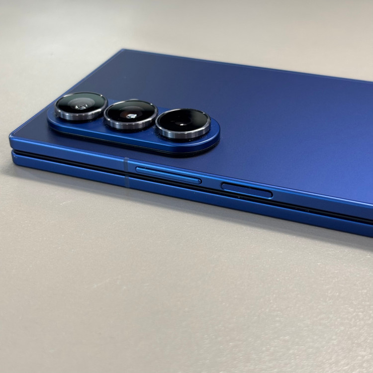 (대용량) 갤럭시Z폴드7 네이비색상 512용량 미파손 무잔상 상태좋은단말기 정상해지공기계 126만 판매합니다 이미지
