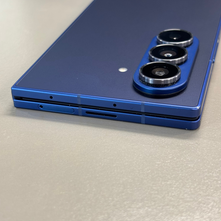 (대용량) 갤럭시Z폴드7 네이비색상 512용량 미파손 무잔상 상태좋은단말기 정상해지공기계 126만 판매합니다 이미지