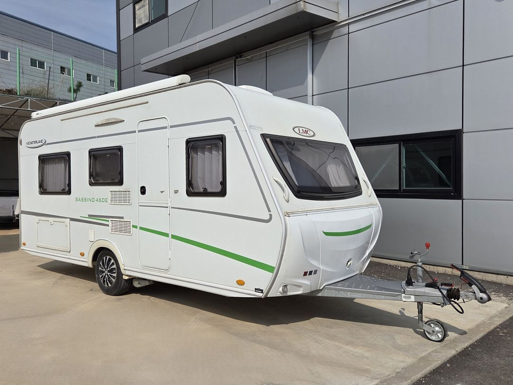LMC 사시노 460E 카라반 / 2100만원 / 급매!! 차고지 증명X!! 컨디션 굿!! 사계절 캠핑 가능!! 이미지