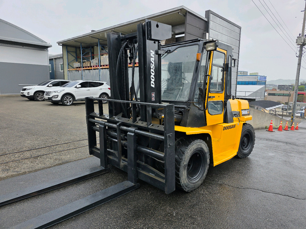 중고지게차 매매 A급 두산 5톤 자동발 캐빈 디젤지게차 1500만원 이미지