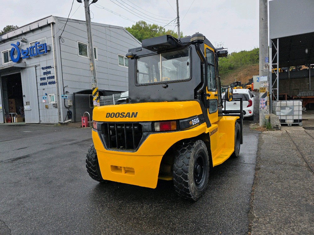 중고지게차 매매 A급 두산 5톤 자동발 캐빈 디젤지게차 1500만원 이미지