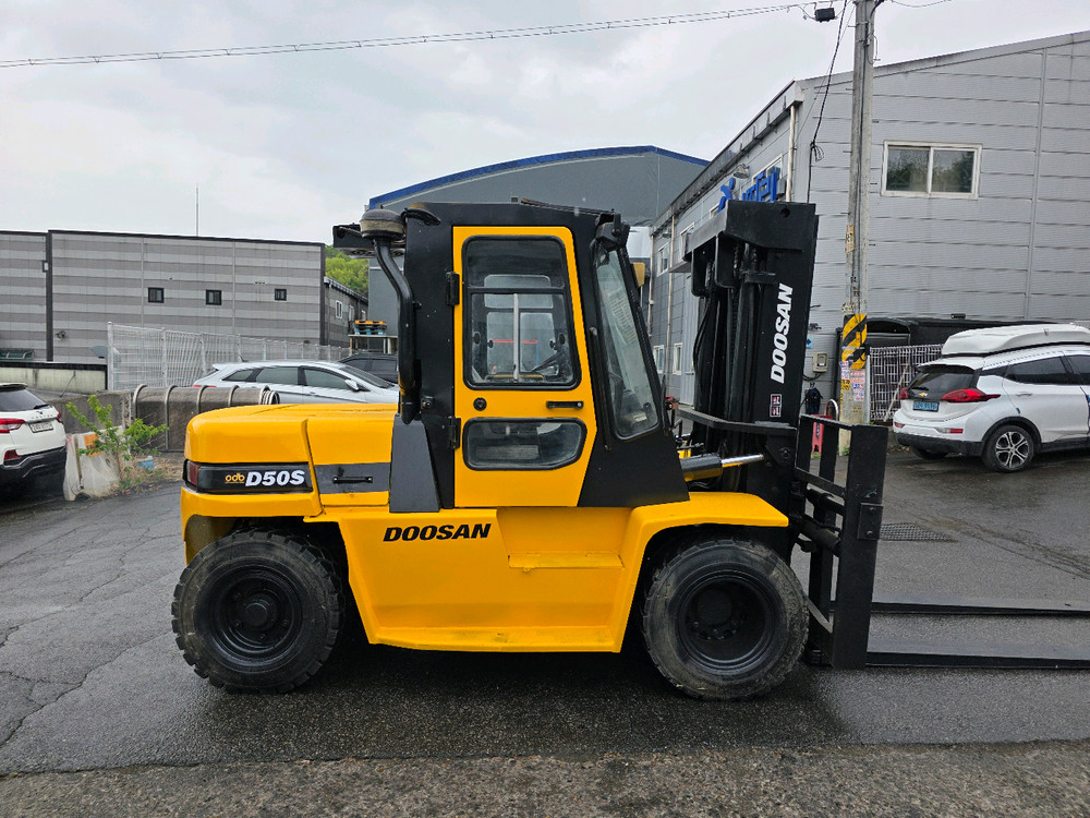 중고지게차 매매 A급 두산 5톤 자동발 캐빈 디젤지게차 1500만원 이미지