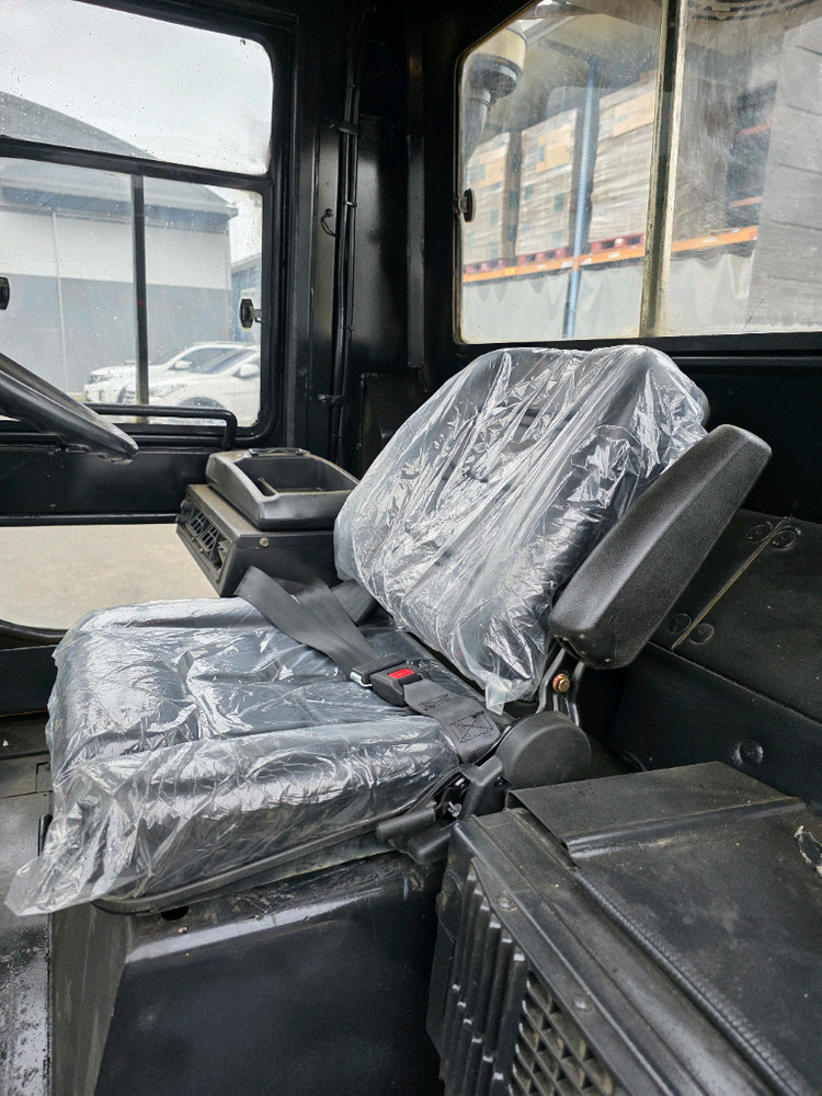 중고지게차 매매 A급 두산 5톤 자동발 캐빈 디젤지게차 1500만원 이미지