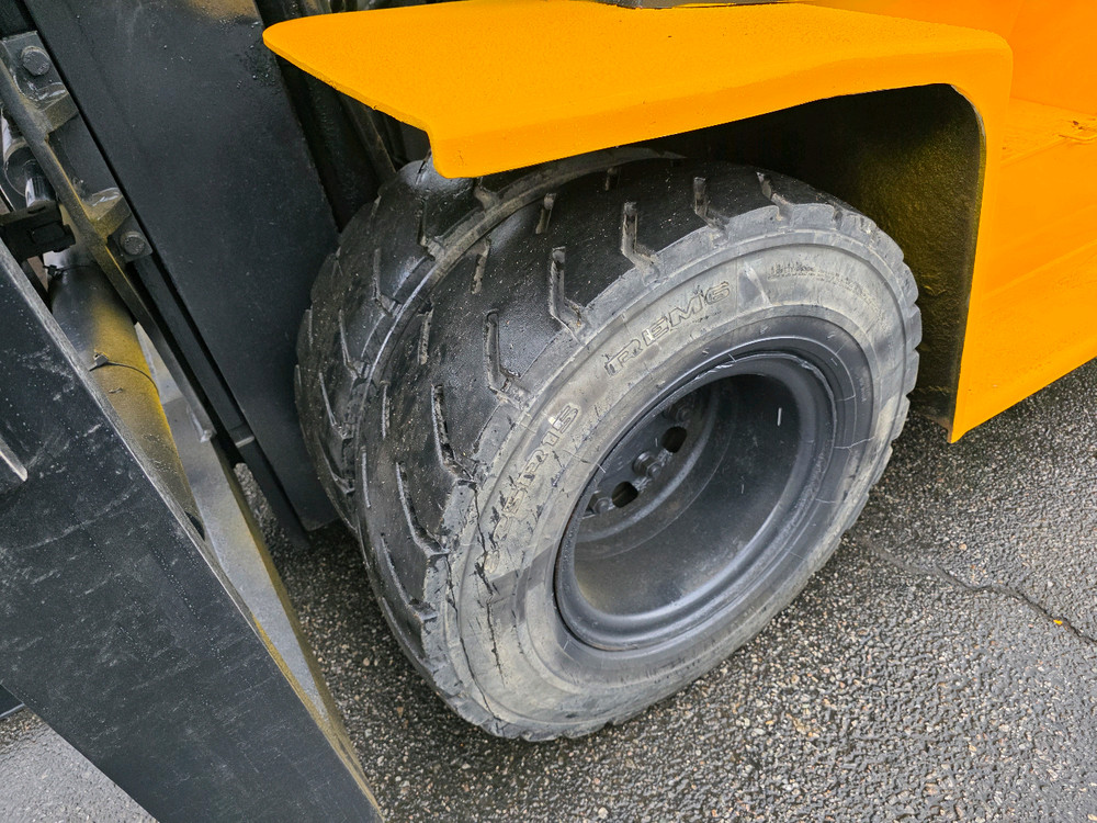 중고지게차 매매 A급 두산 5톤 자동발 캐빈 디젤지게차 1500만원 이미지