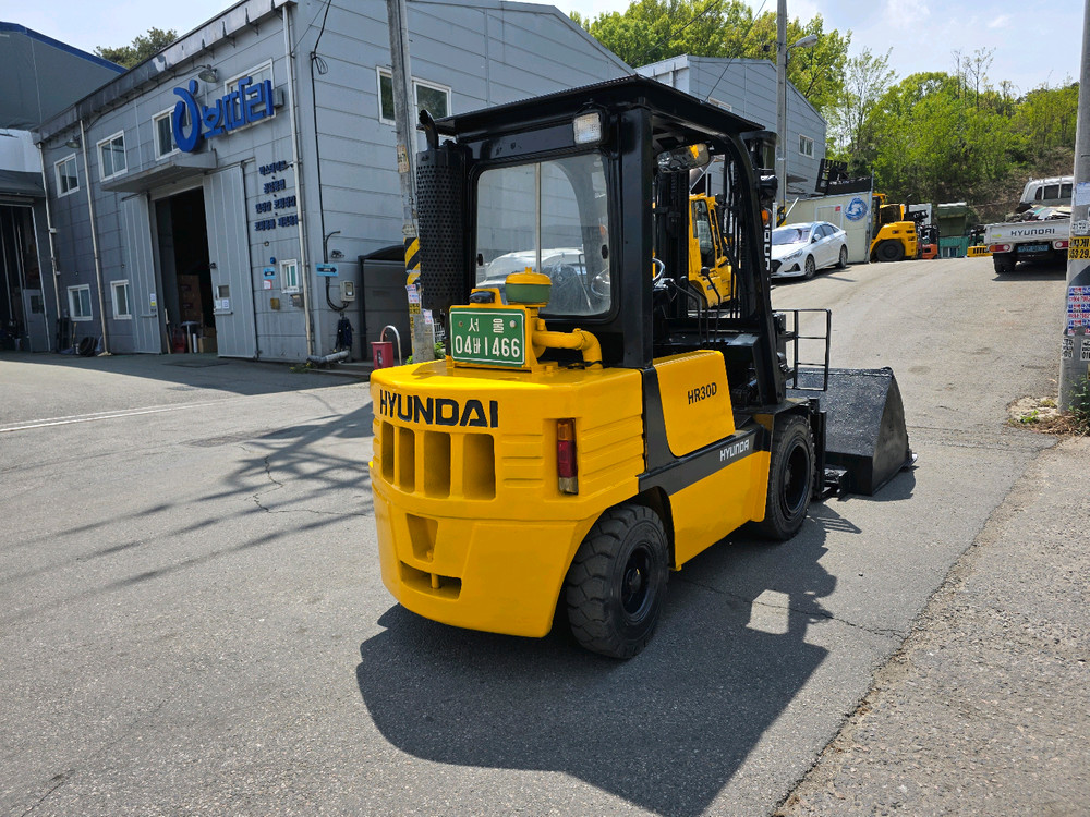 중고지게차 현대 3톤 힌지드 바가지 디젤지게차 1050만원 싸게 팝니다. 이미지