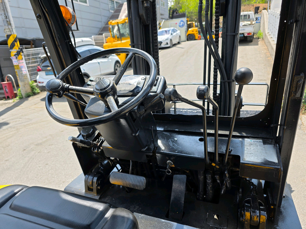 중고지게차 현대 3톤 힌지드 바가지 디젤지게차 1050만원 싸게 팝니다. 이미지