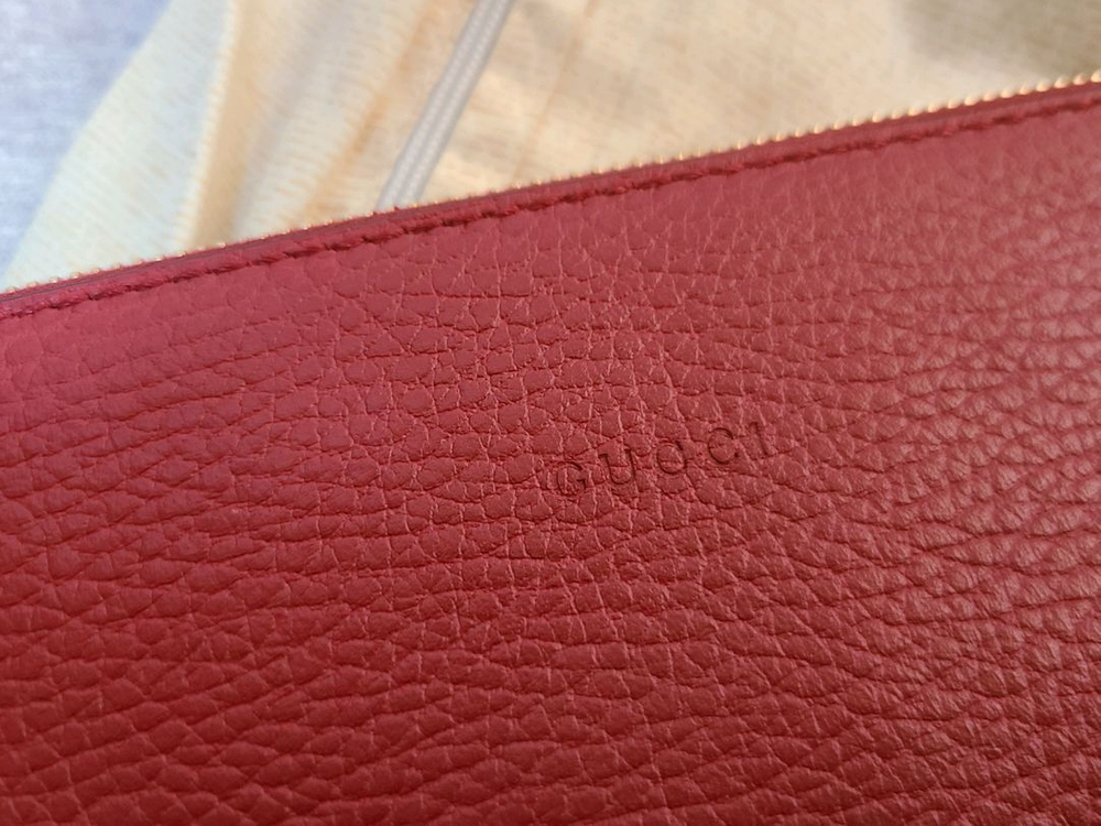 구찌 뱀부 클러치 파우치크로스백프라다루이비통디올셀린느생로랑샤넬버버리에르메스테수토호보백팩명품가방뉴욕패딩 이미지