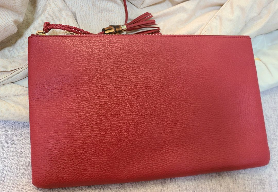 구찌 뱀부 클러치 파우치크로스백프라다루이비통디올셀린느생로랑샤넬버버리에르메스테수토호보백팩명품가방뉴욕패딩 이미지