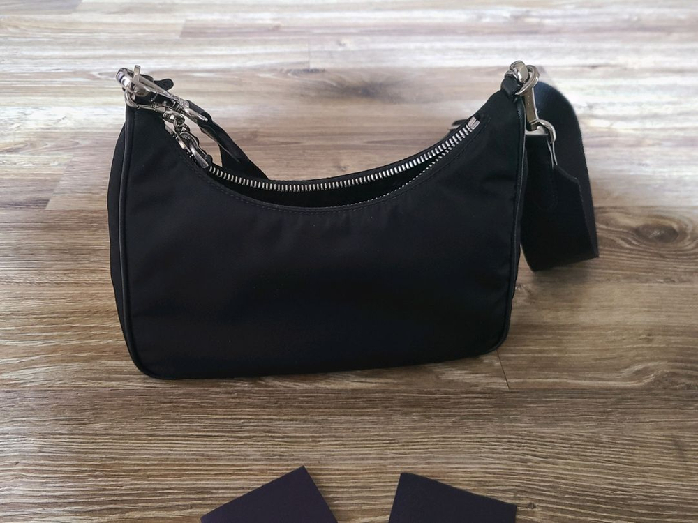 프라다 테수토호보백 리에디션2005크로스백숄더백팩구찌루이비통디올셀린느생로랑샤넬디올에르메스 이미지