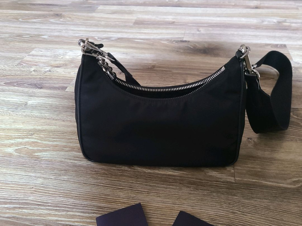 프라다 테수토호보백 리에디션2005크로스백숄더백팩구찌루이비통디올셀린느생로랑샤넬디올에르메스 이미지