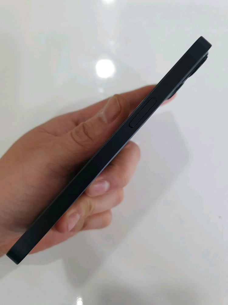 아이폰13 128G 무잔상 액정무기스 상태굿 공기계 이미지