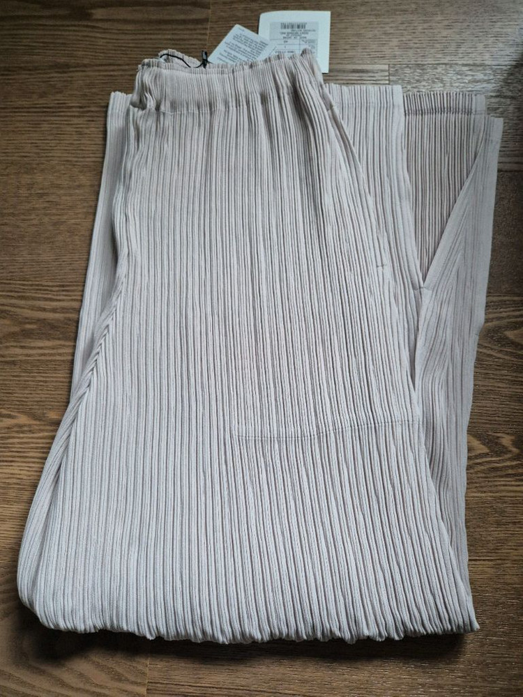 이세이미야케 해칭 팬츠 에뮤베이지 1 이미지