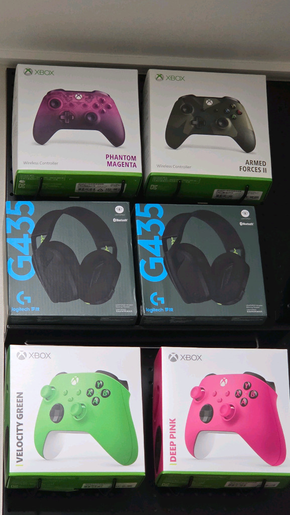 XBOX 무선 컨트롤러 4종 (딥핑크, 벨로시티 그린, 팬텀 마젠타, 아머드 포스) 이미지