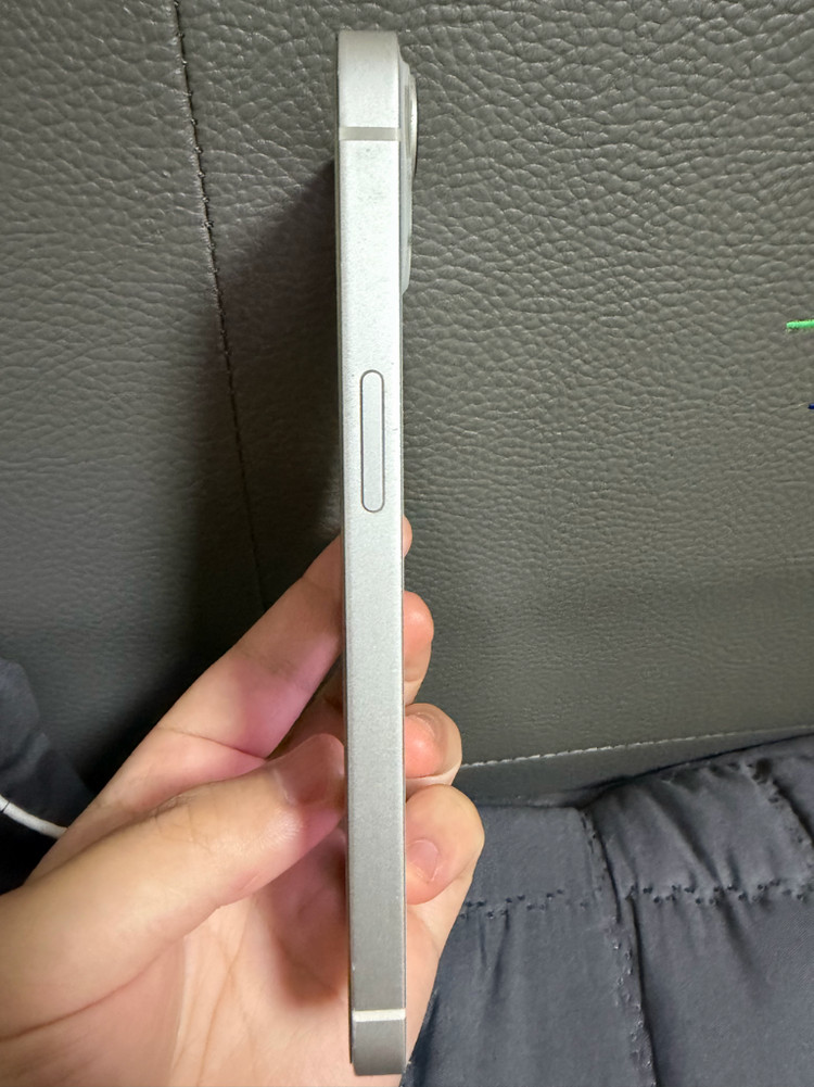 아이폰13 스타라이트 이미지