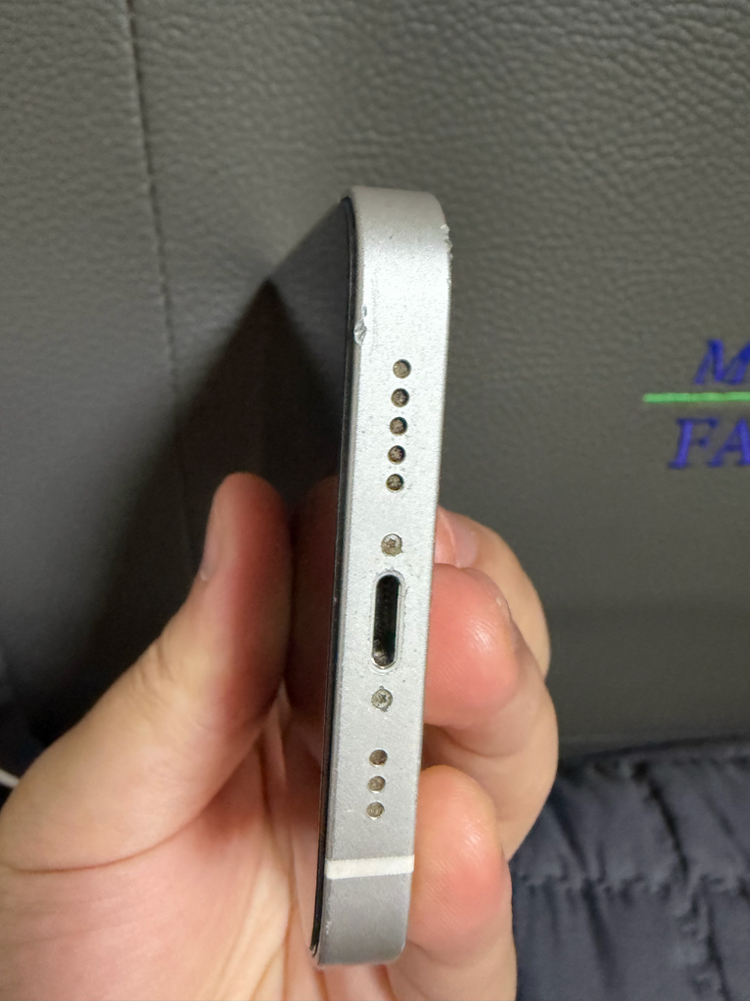 아이폰13 스타라이트 이미지