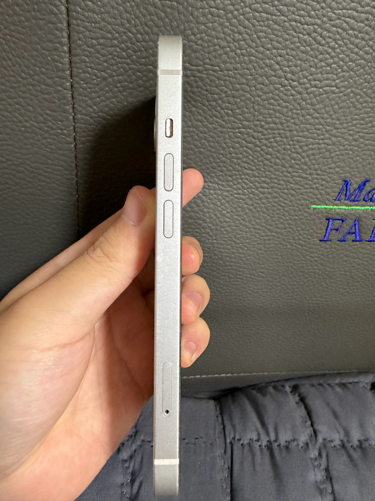 아이폰13 스타라이트 이미지