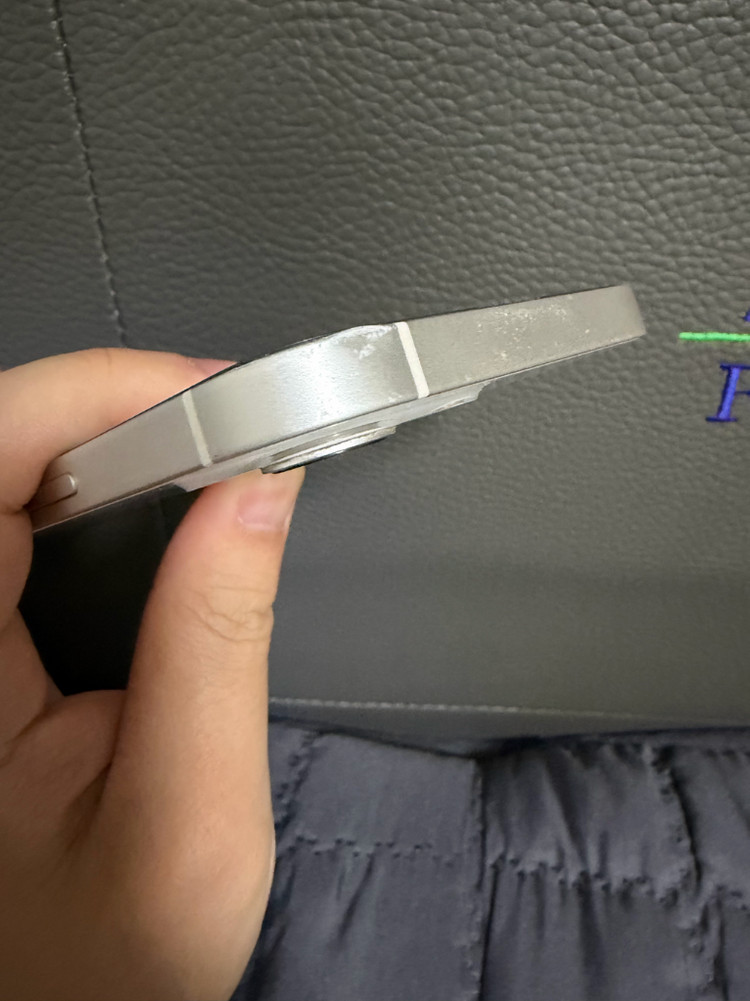 아이폰13 스타라이트 이미지