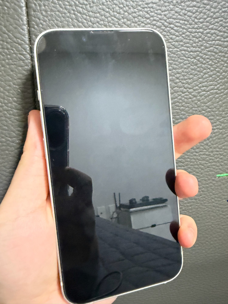 아이폰13 스타라이트 이미지