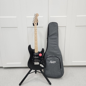 스콰이어 일렉기타 SONIC STRATOCASTER HSS 블랙 이미지